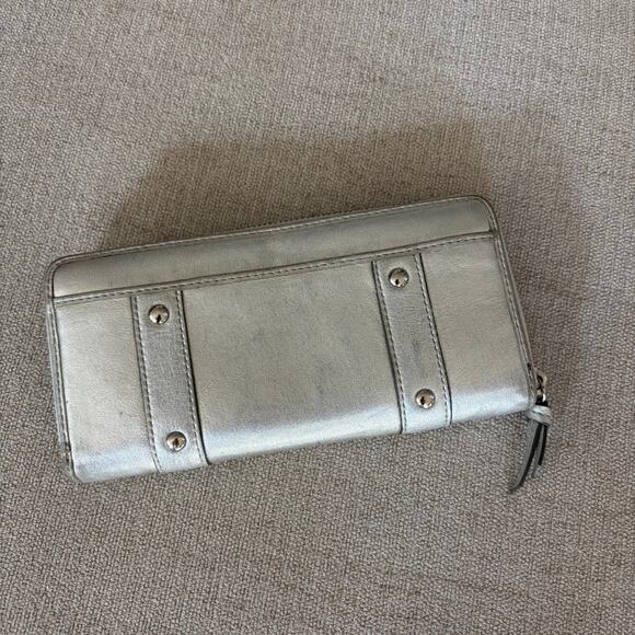 Vintage Coach Wallet Silver Soho Zoe Metallic Zip Around - Picture 3 of 7